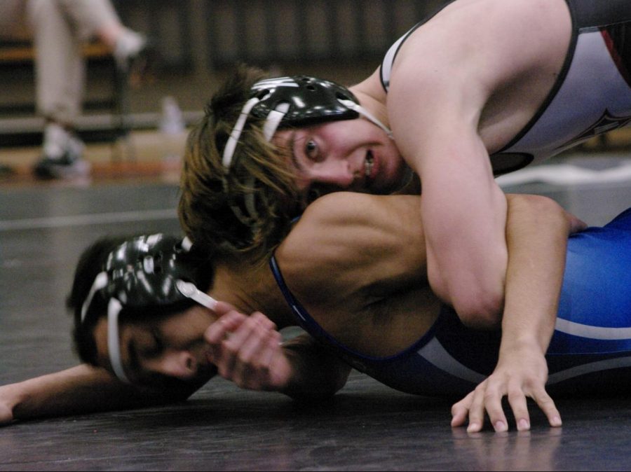 Wrestling wins first two rounds of State Team Duals