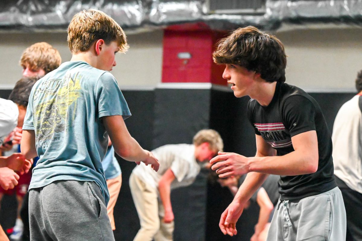 Sophomore Jonathan Burnham ties up 
with his teammate at practice so that 
he can prepare for upcoming wrestling 
matches. 