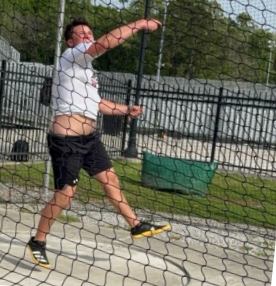 Junior Caleb Ingram practices his discus during the off season. Doing track impacts how he communicates with 
his teammates. “You just have to communicate with everybody so that everyone knows where you are and they can fit in.” Photo by Elle Coco