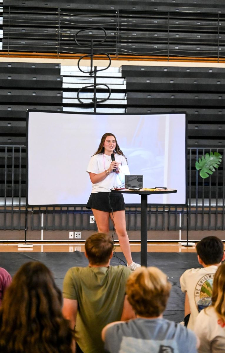 Senior Anna Mills, executive director of Wandothon, kicks off the event.