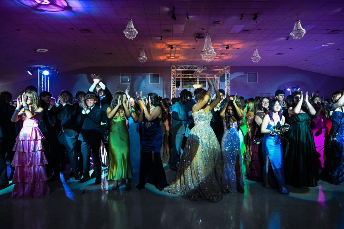 Juniors and Seniors have fun on the dance floor.